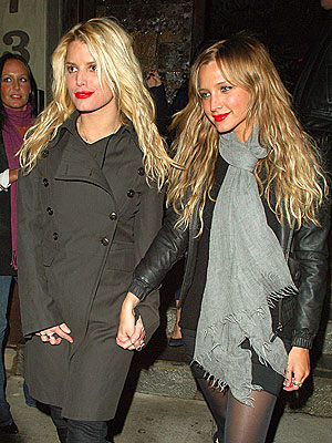 Hollywood sisters Jessica Ashlee Simpson were spotted at the Koi 