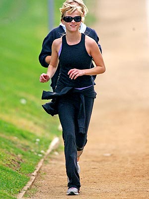 reese-witherspoon-running-1-31-07.jpg