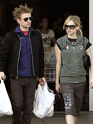 avril lavigne and deryck whibley. Trendy couple Avril Lavigne