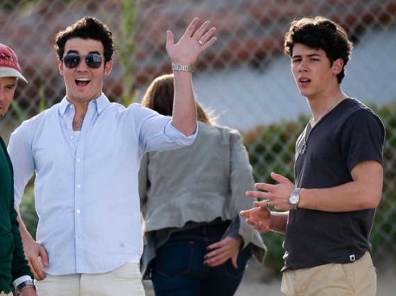 Kevin and Nick Jonas on Set