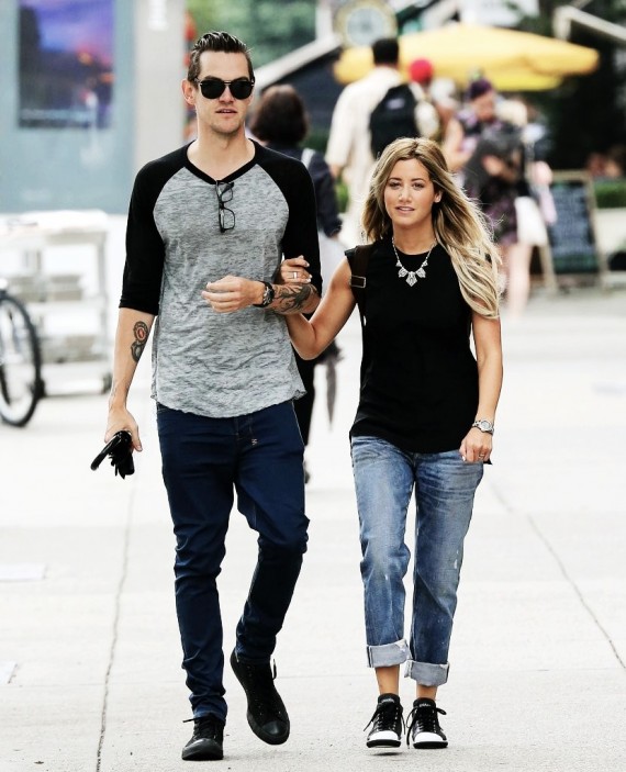 You might want to zoom in closely for Ashley Tisdale's ring. (Tumblr)