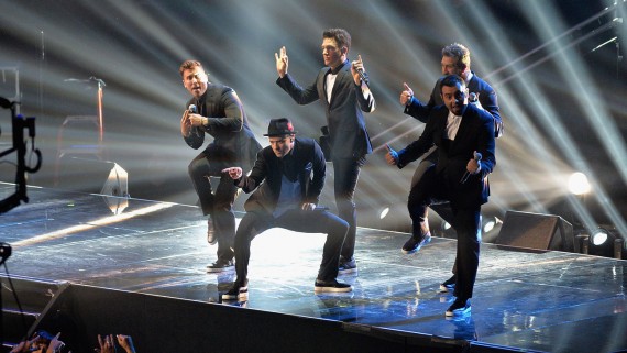 Justin and his boys from *NSYNC rock the VMAs anew. (Getty)