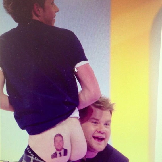 Niall Horan's not afraid to show some butt.