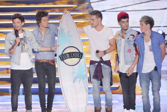 One Direction hits it big at the 2013 Teen Choice Awards. (Getty)