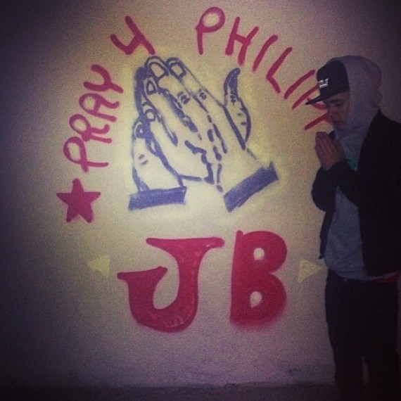 Justin Bieber prays for the Philippines. (Instagram)