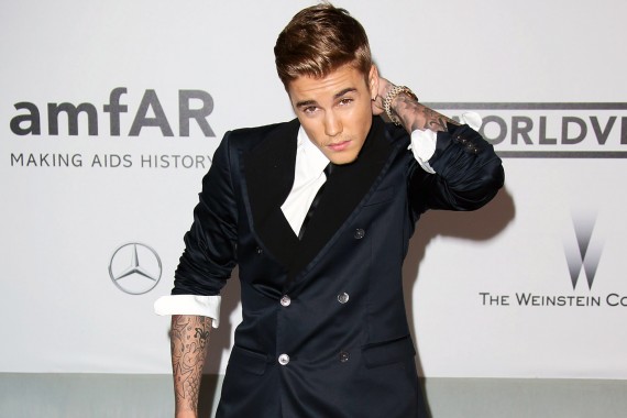 CAP D'ANTIBES, FRANCE - MAY 22:  Justin Bieber attends amfAR's 21st Cinema Against AIDS Gala, Presented By WORLDVIEW, BOLD FILMS, And BVLGARI at the 67th Annual Cannes Film Festival on May 22, 2014 in Cap d'Antibes, France.  (Photo by Mike Marsland/WireImage)