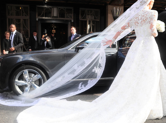 Nicky Hilton wedding gown stuck