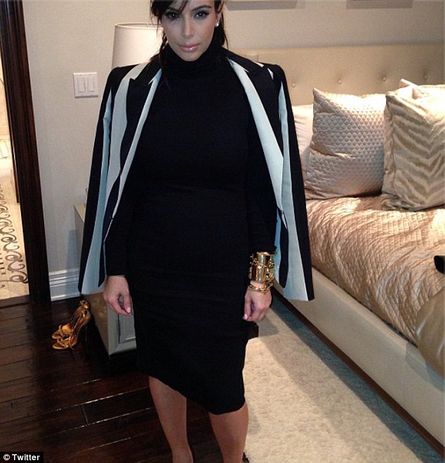 kimkardashian_pregnant_bump