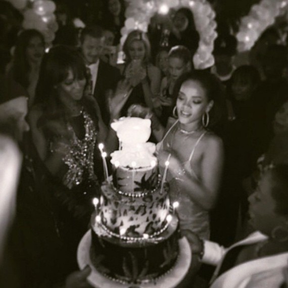 Rihanna 27th birthday cake